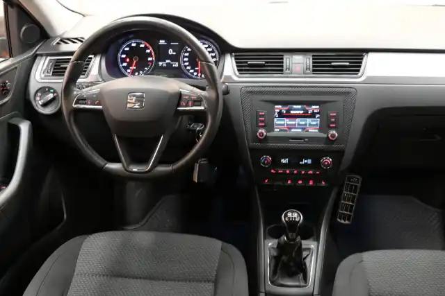 Beige Sedan, Seat Toledo – SNK-178