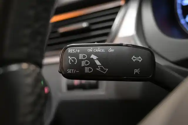 Beige Sedan, Seat Toledo – SNK-178