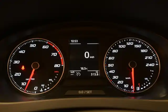 Beige Sedan, Seat Toledo – SNK-178