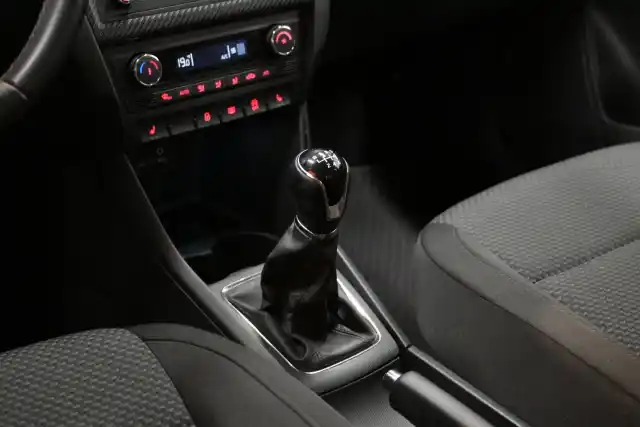 Beige Sedan, Seat Toledo – SNK-178