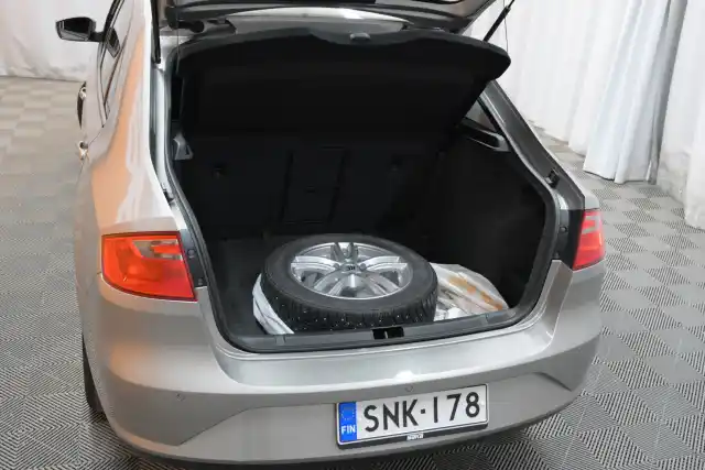 Beige Sedan, Seat Toledo – SNK-178