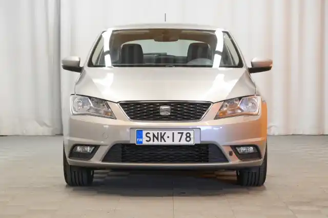 Beige Sedan, Seat Toledo – SNK-178