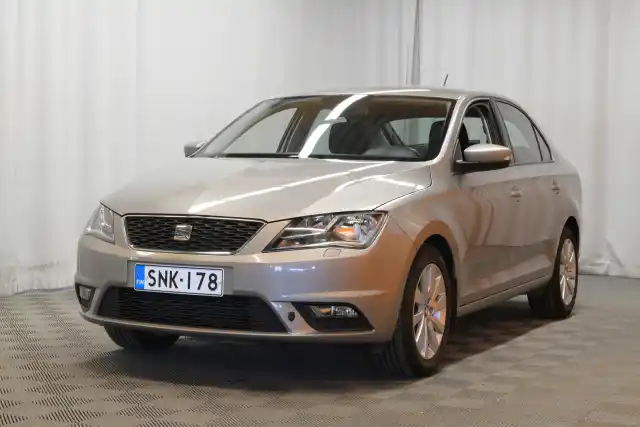 Beige Sedan, Seat Toledo – SNK-178