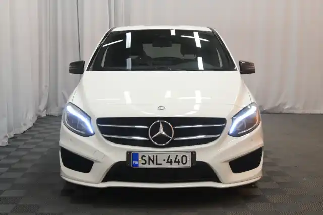 Valkoinen Tila-auto, Mercedes-Benz B – SNL-440