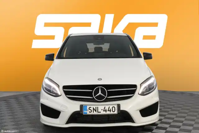 Valkoinen Tila-auto, Mercedes-Benz B – SNL-440