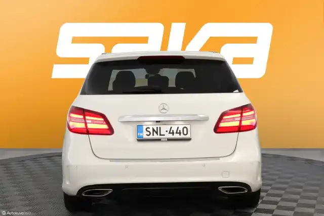 Valkoinen Tila-auto, Mercedes-Benz B – SNL-440