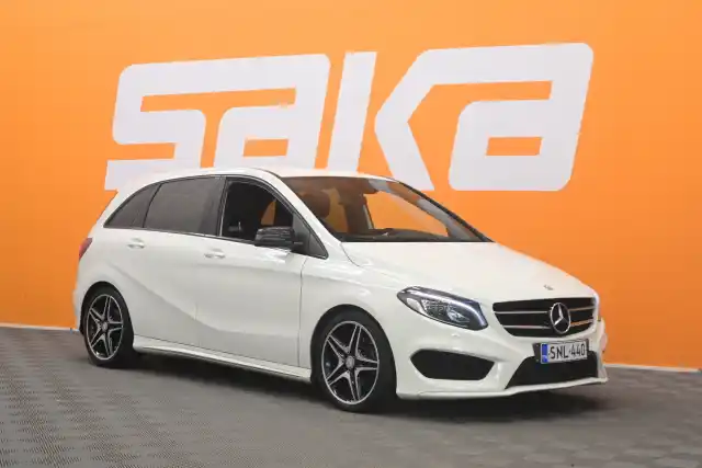 Valkoinen Tila-auto, Mercedes-Benz B – SNL-440