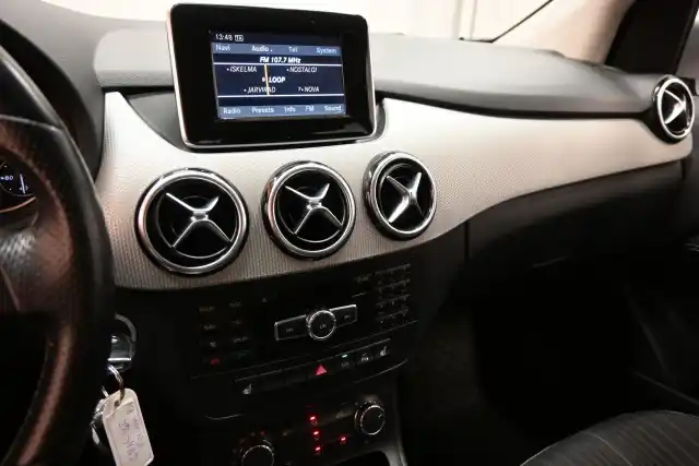 Hopea Tila-auto, Mercedes-Benz B – SNM-165
