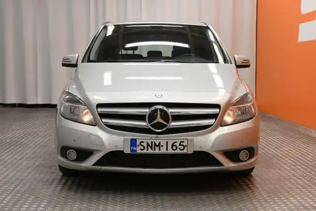 Hopea Tila-auto, Mercedes-Benz B – SNM-165