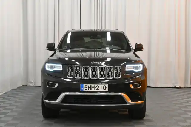 Musta Maastoauto, Jeep Grand Cherokee – SNM-210