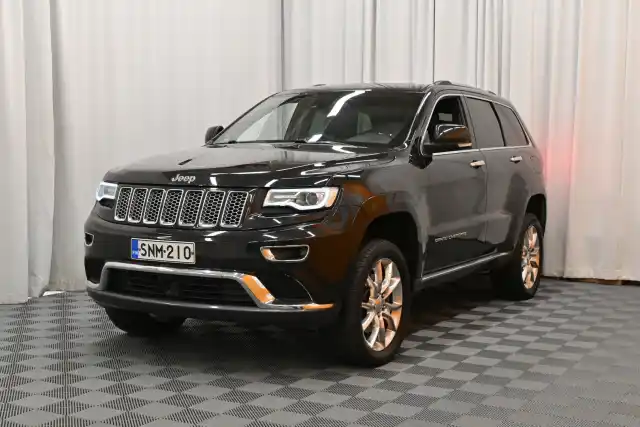 Musta Maastoauto, Jeep Grand Cherokee – SNM-210