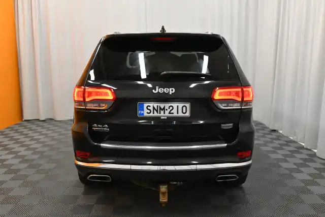 Musta Maastoauto, Jeep Grand Cherokee – SNM-210