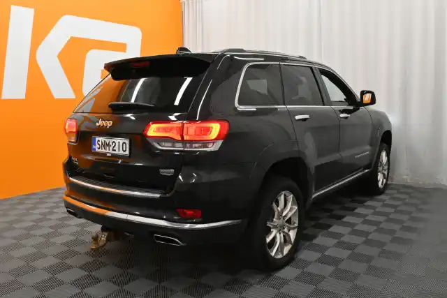 Musta Maastoauto, Jeep Grand Cherokee – SNM-210