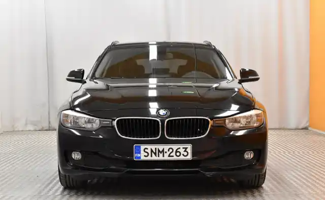 Musta Farmari, BMW 316 – SNM-263