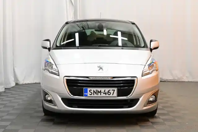 Harmaa Tila-auto, Peugeot 5008 – SNM-467