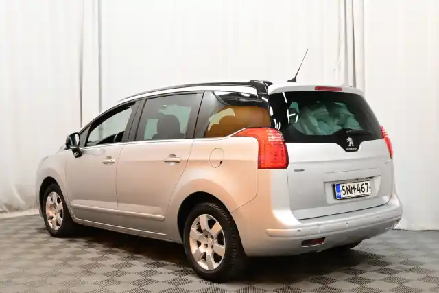 Harmaa Tila-auto, Peugeot 5008 – SNM-467