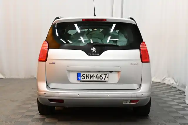 Harmaa Tila-auto, Peugeot 5008 – SNM-467