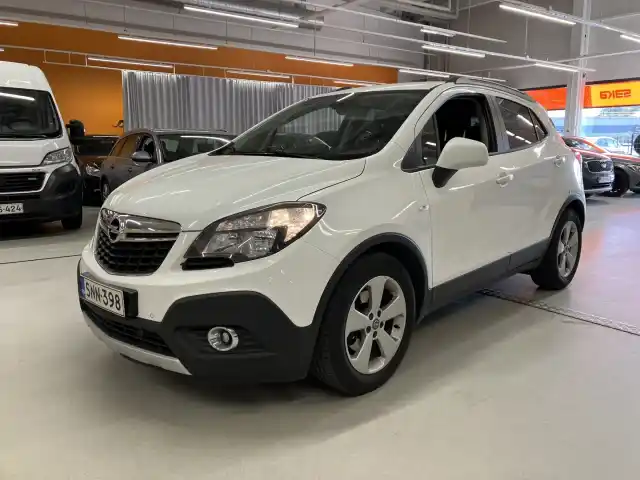 Valkoinen Maastoauto, Opel Mokka – SNN-398