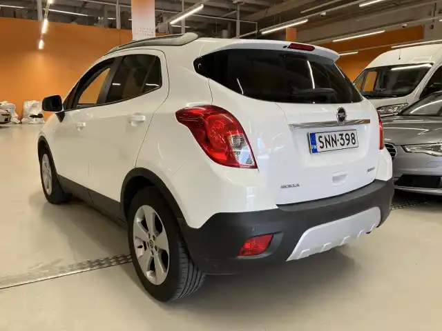 Valkoinen Maastoauto, Opel Mokka – SNN-398