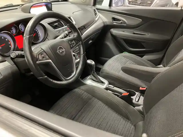 Valkoinen Maastoauto, Opel Mokka – SNN-398