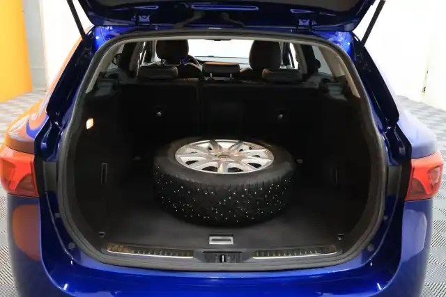 Sininen Farmari, Toyota Avensis – SNN-888