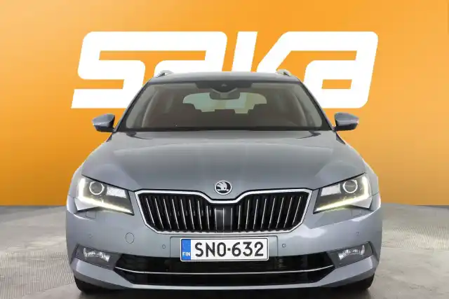 Harmaa Farmari, Skoda Superb – SNO-632