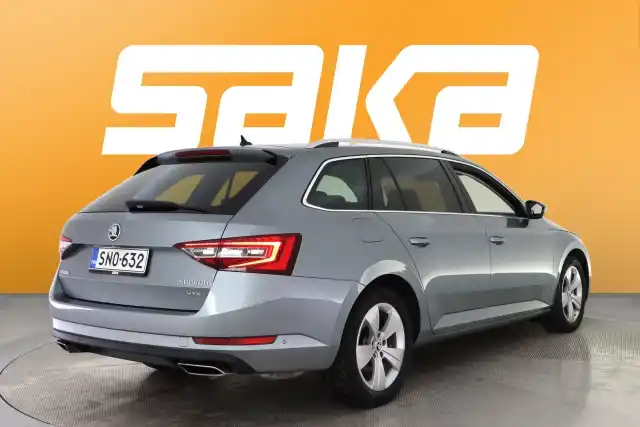 Harmaa Farmari, Skoda Superb – SNO-632