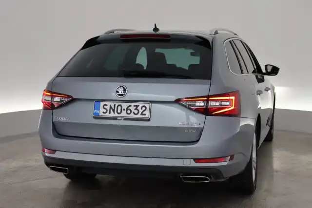 Harmaa Farmari, Skoda Superb – SNO-632