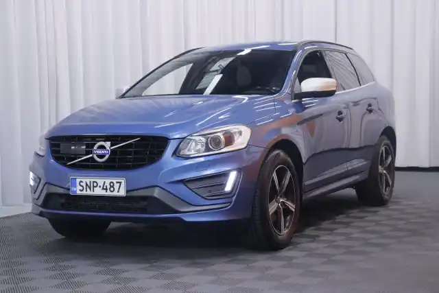 Sininen Maastoauto, Volvo XC60 – SNP-487