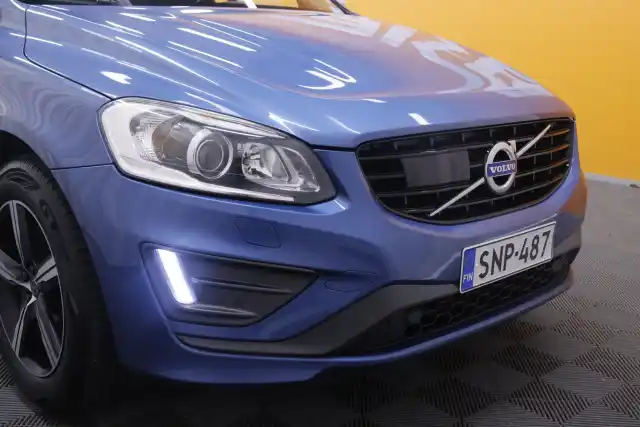 Sininen Maastoauto, Volvo XC60 – SNP-487