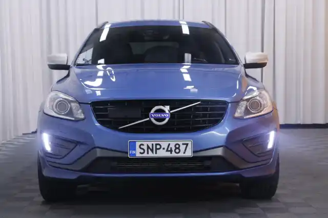 Sininen Maastoauto, Volvo XC60 – SNP-487