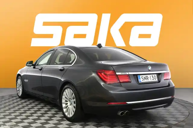 Musta Sedan, BMW 730 – SNR-130