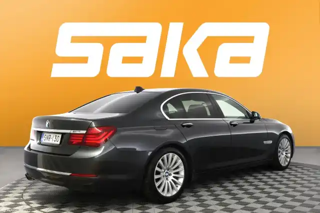 Musta Sedan, BMW 730 – SNR-130