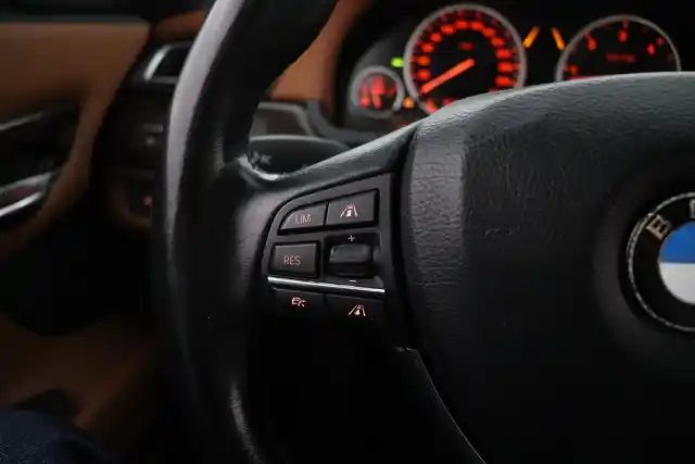 Musta Sedan, BMW 730 – SNR-130