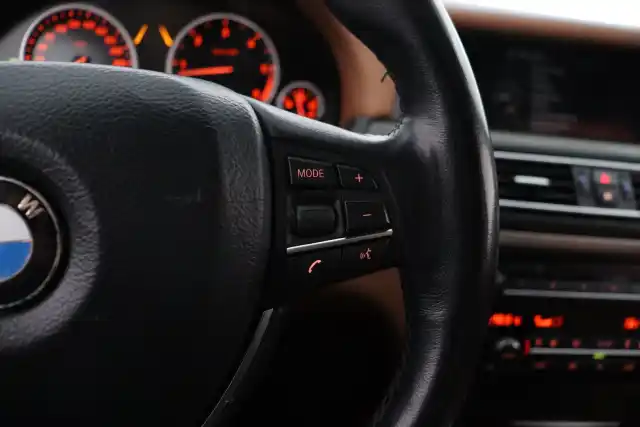 Musta Sedan, BMW 730 – SNR-130