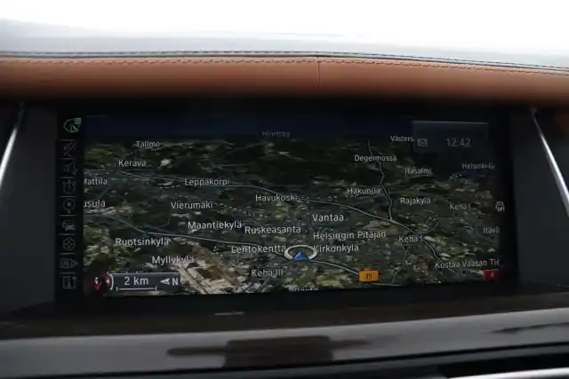 Musta Sedan, BMW 730 – SNR-130