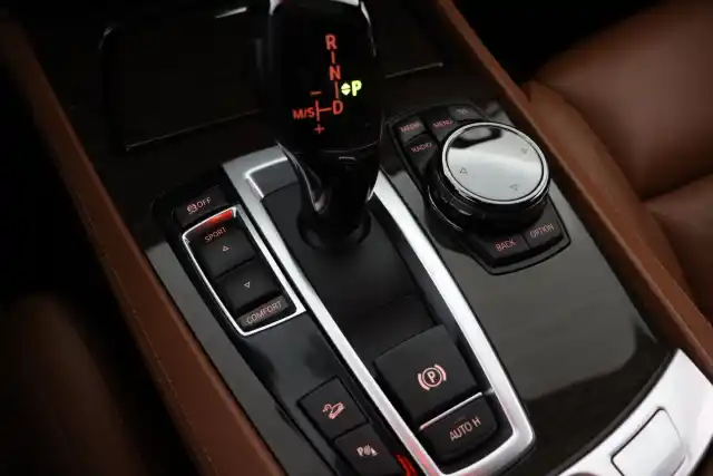Musta Sedan, BMW 730 – SNR-130