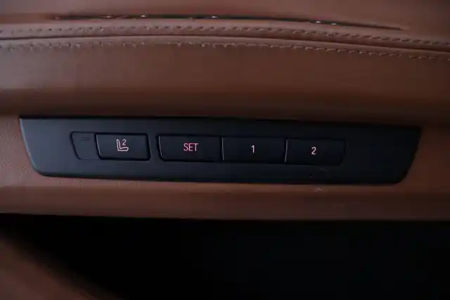 Musta Sedan, BMW 730 – SNR-130