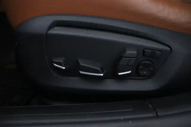 Musta Sedan, BMW 730 – SNR-130