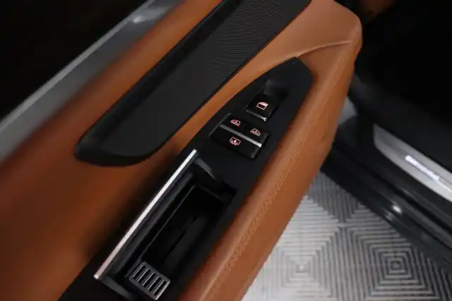 Musta Sedan, BMW 730 – SNR-130