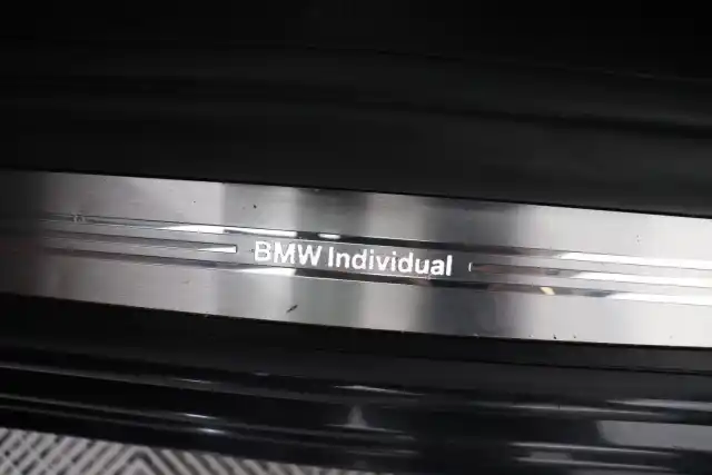 Musta Sedan, BMW 730 – SNR-130