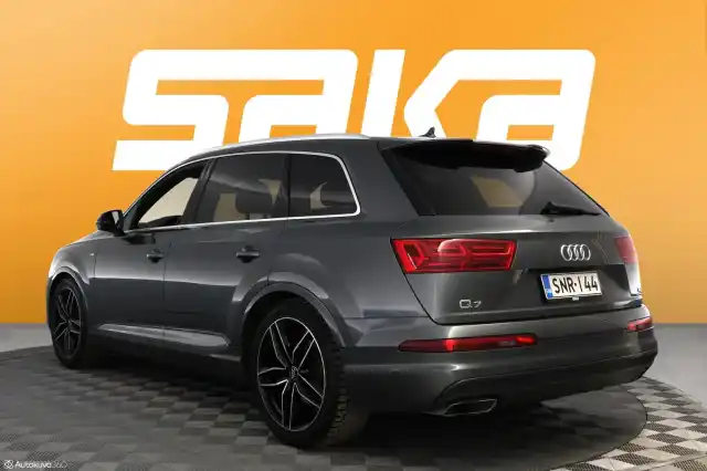 Harmaa Maastoauto, Audi Q7 – SNR-144