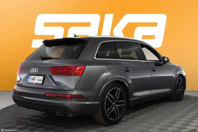 Harmaa Maastoauto, Audi Q7 – SNR-144