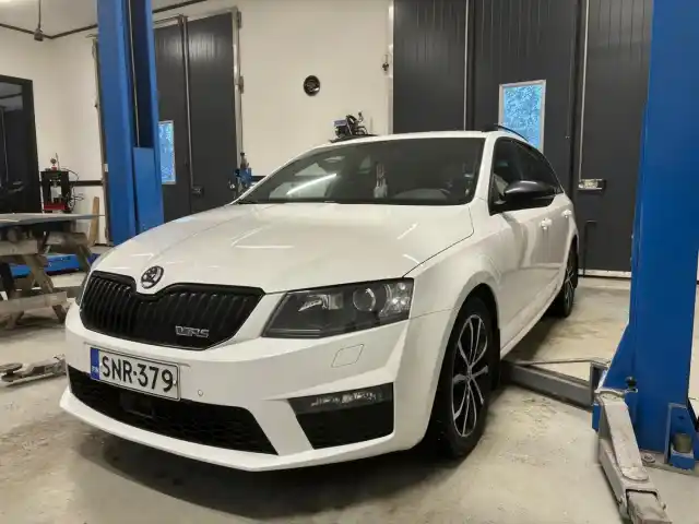 Valkoinen Farmari, Skoda Octavia – SNR-379