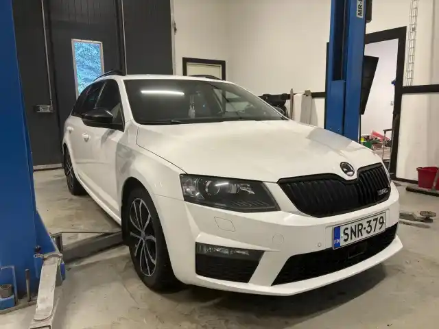 Valkoinen Farmari, Skoda Octavia – SNR-379