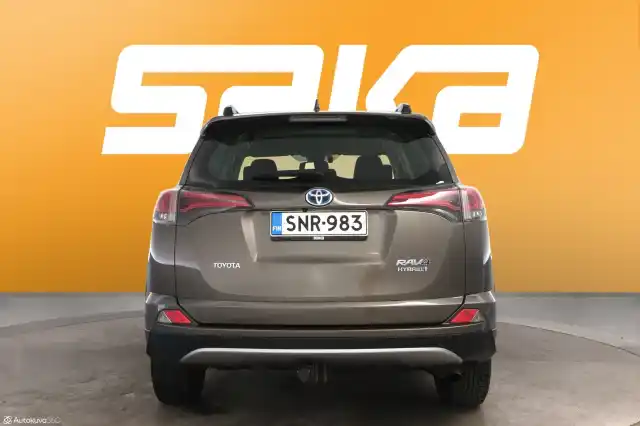 Ruskea Maastoauto, Toyota RAV4 – SNR-983