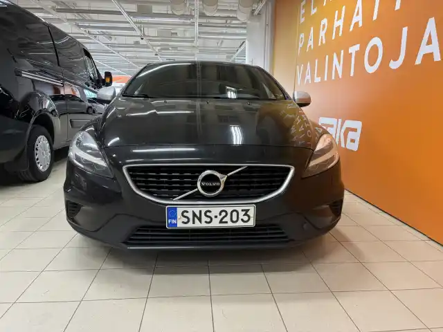 Musta Viistoperä, Volvo V40 – SNS-203