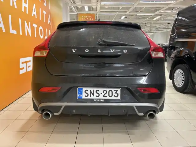 Musta Viistoperä, Volvo V40 – SNS-203
