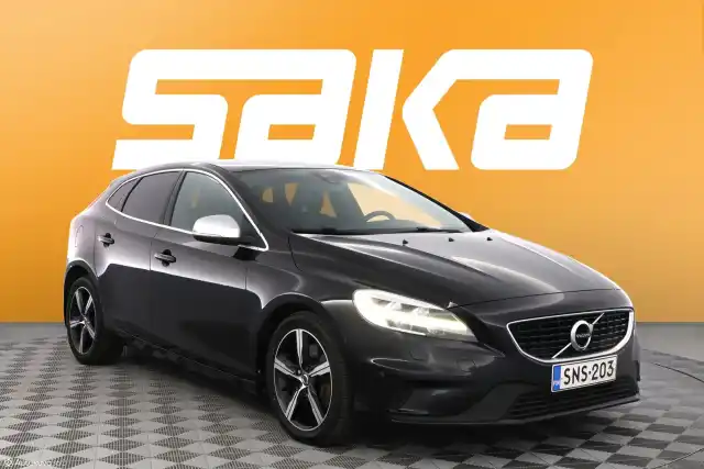 Musta Viistoperä, Volvo V40 – SNS-203