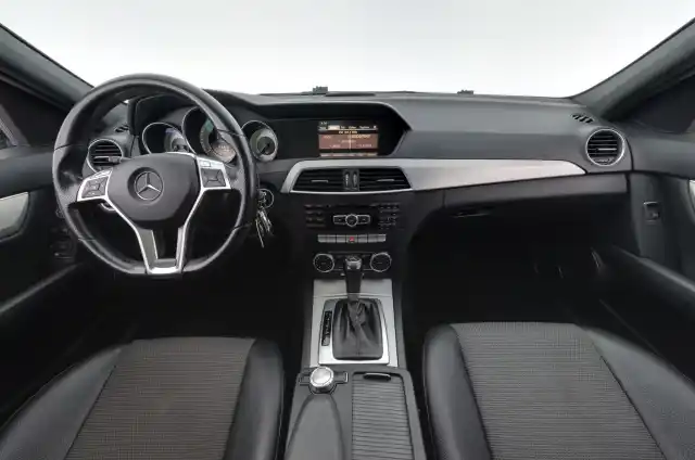 Valkoinen Farmari, Mercedes-Benz C – SNS-398
